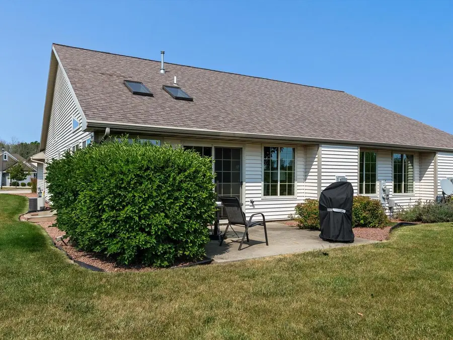 537 Mapleleaf COURT, Manitowoc, WI 54220 - #3