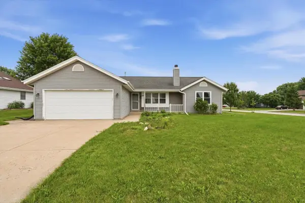 124 Small Farm ROAD, Mukwonago, WI 53149
