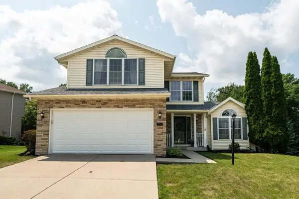 2304 Brookstone LANE, Waukesha, WI 53188