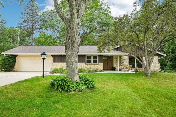 1389 Glenbrook DRIVE, Cedarburg, WI 53012