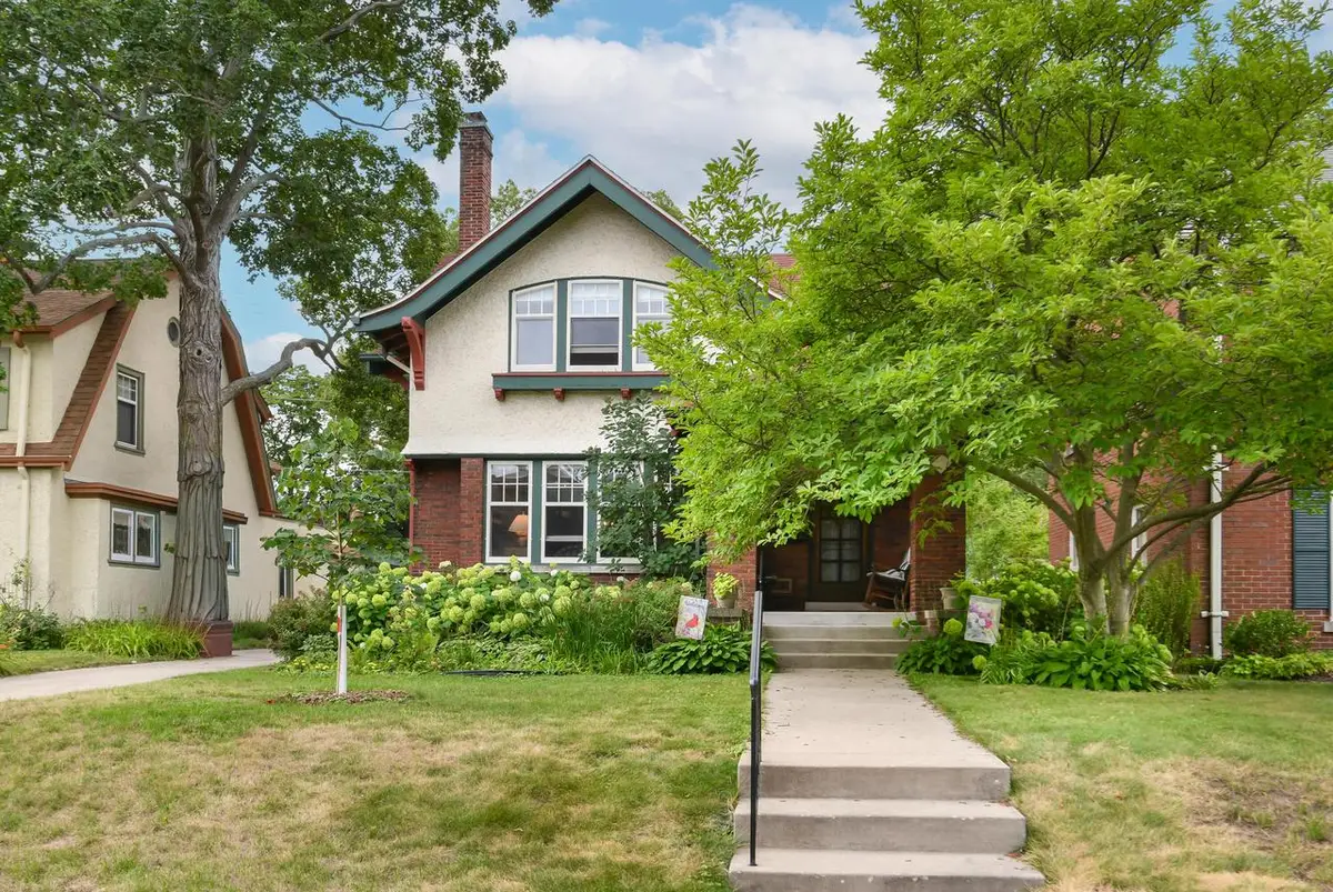 4915 W Woodlawn COURT, Milwaukee, WI 53208 - #1