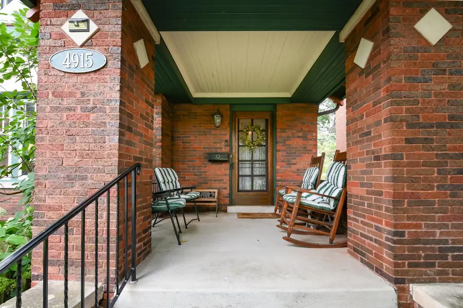 4915 W Woodlawn COURT, Milwaukee, WI 53208 - #2