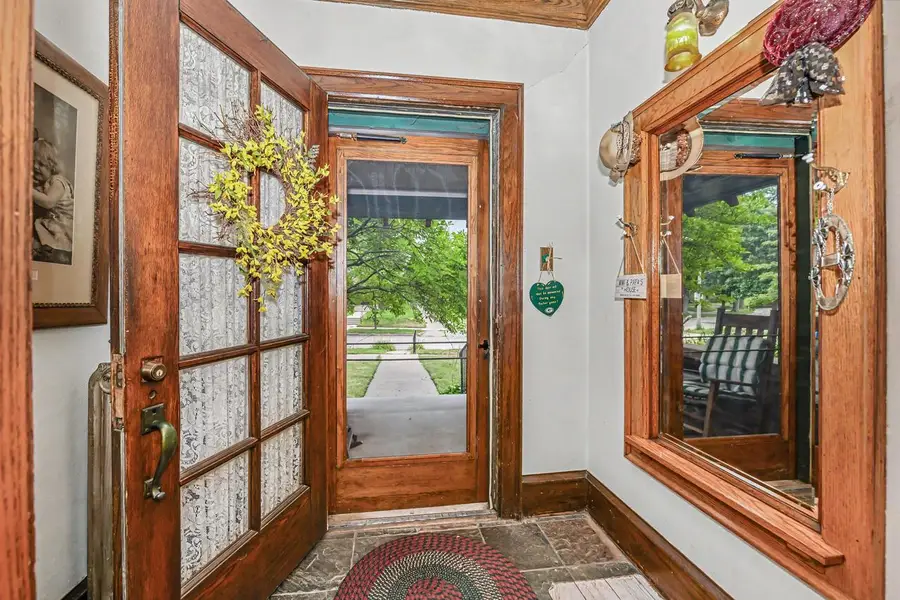 4915 W Woodlawn COURT, Milwaukee, WI 53208 - #3
