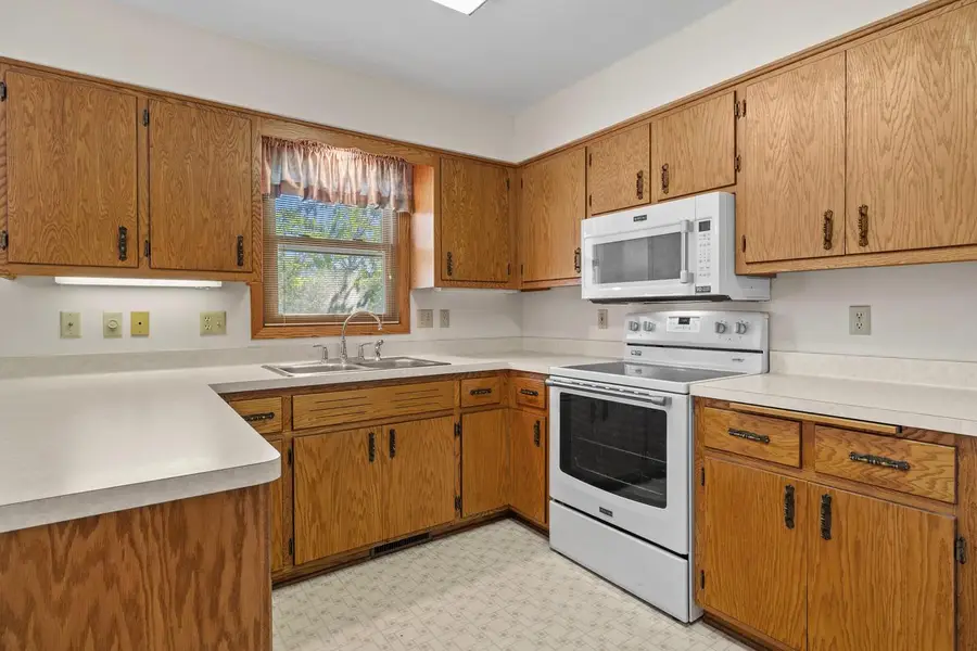 29 Beth CIRCLE, Plymouth, WI 53073 - #2
