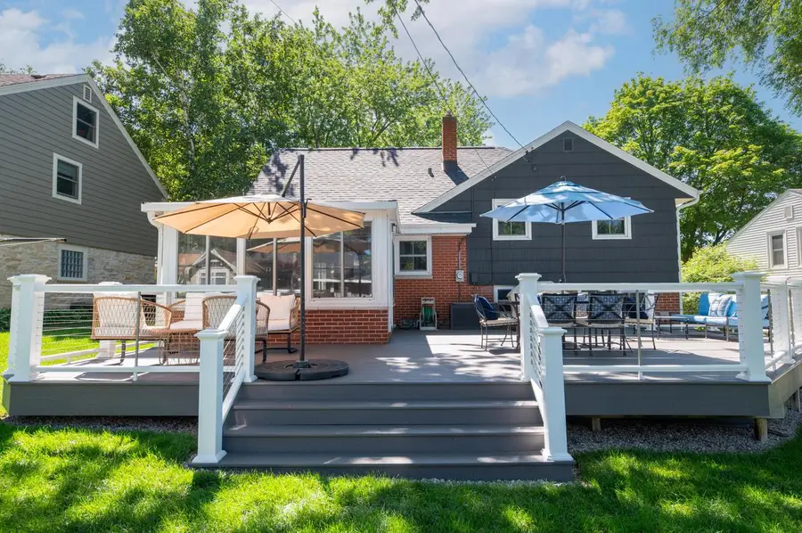 10336 W Park Ridge AVENUE, Wauwatosa, WI 53222 - #2