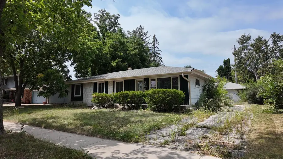 8334 W Denver AVENUE, Milwaukee, WI 53223 - #2