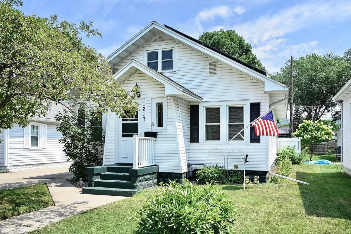 1217 East AVENUE S, La Crosse, WI 54601 - #1