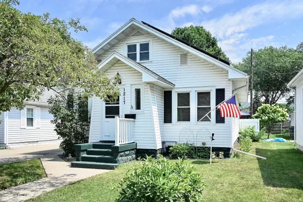 1217 East AVENUE S, La Crosse, WI 54601