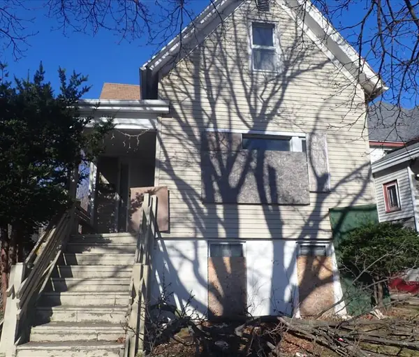 3521 N 8th STREET, Milwaukee, WI 53206