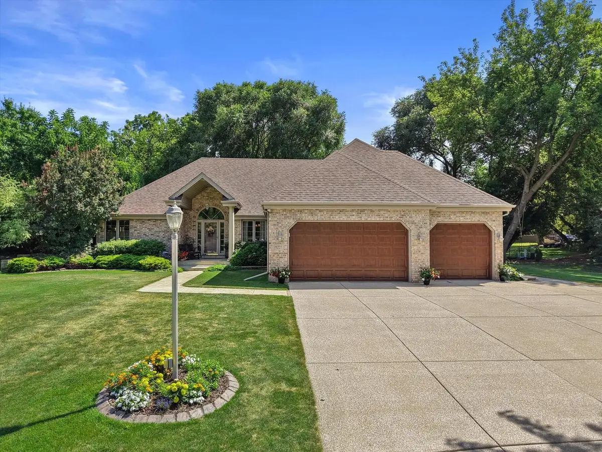 11221 W Drake LANE, Franklin, WI 53132 - #1