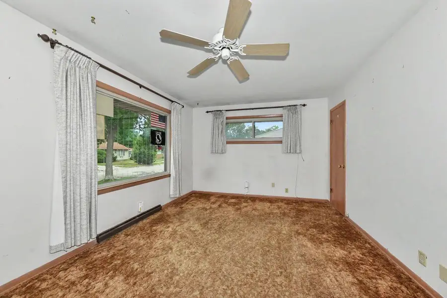 8651 W Crossfield AVENUE, Milwaukee, WI 53225 - #3