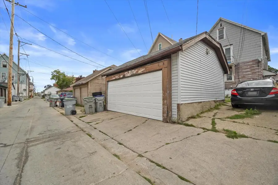 1225 S 35th STREET, Milwaukee, WI 53215 - #3