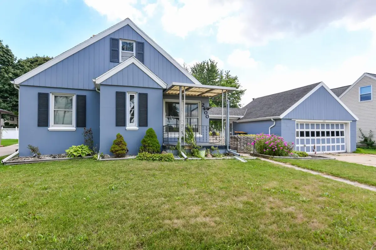 2400 S 100th STREET, West Allis, WI 53227 - #1