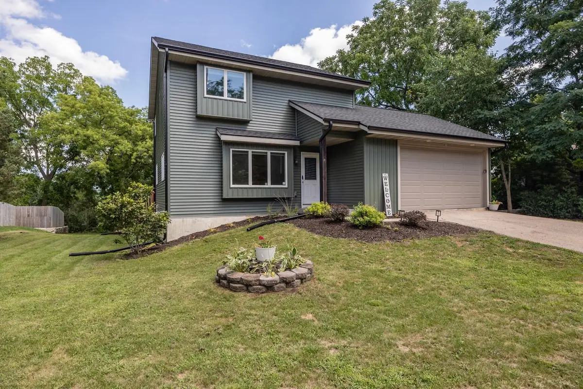 1586 Highland AVENUE, Hubertus, WI 53033 - #1