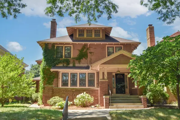 2565 N Grant BOULEVARD, Milwaukee, WI 53210