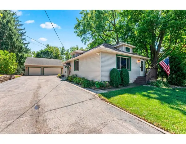 N52W35379 W Lake DRIVE, Oconomowoc, WI 53066
