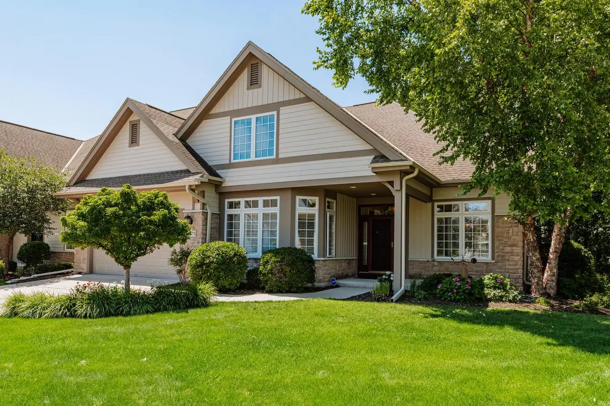 11675 N Aster Woods CIRCLE, Mequon, WI 53092 - #1