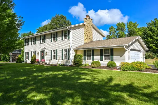 21330 Cambridge CIRCLE #Lower, Brookfield, WI 53045