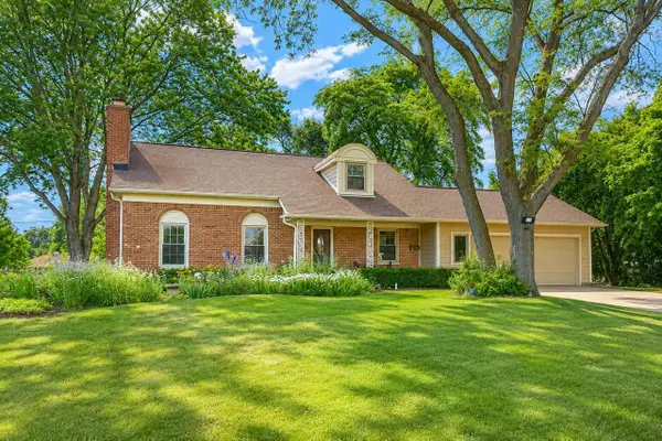 427 Susan LANE, Thiensville, WI 53092