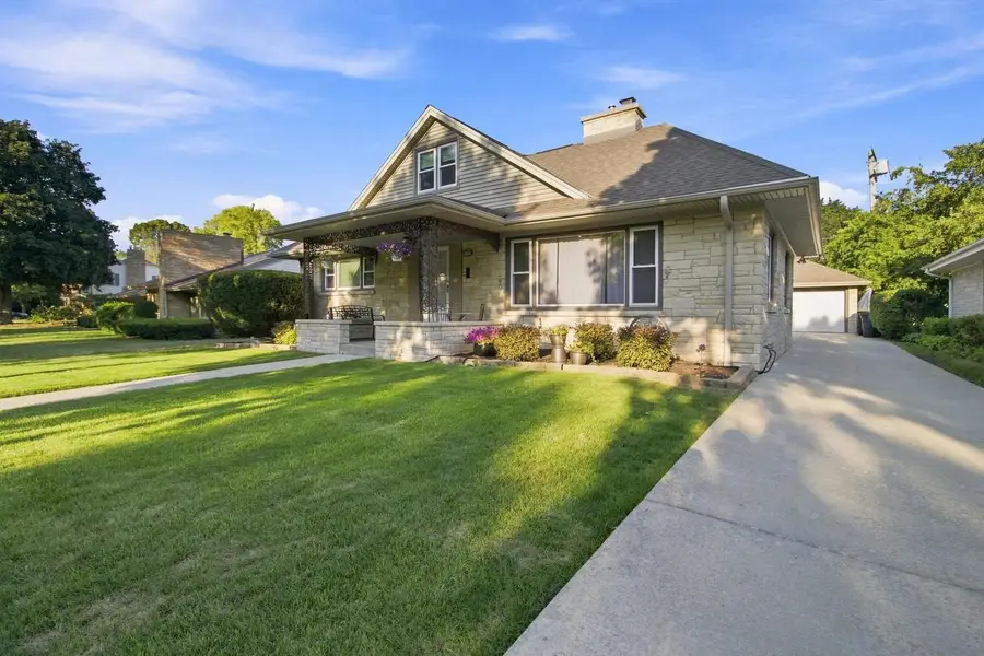 10727 W Grantosa DRIVE, Wauwatosa, WI 53222 - #2