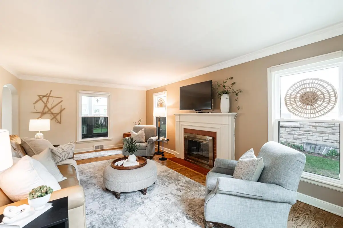 5656 N Milwaukee River PARKWAY, Glendale, WI 53209 - #1