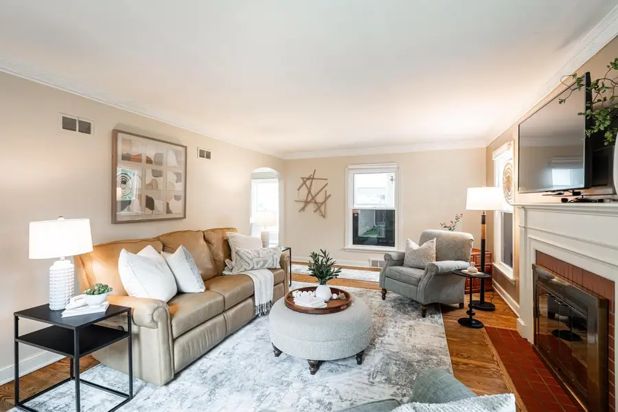 5656 N Milwaukee River PARKWAY, Glendale, WI 53209 - #2