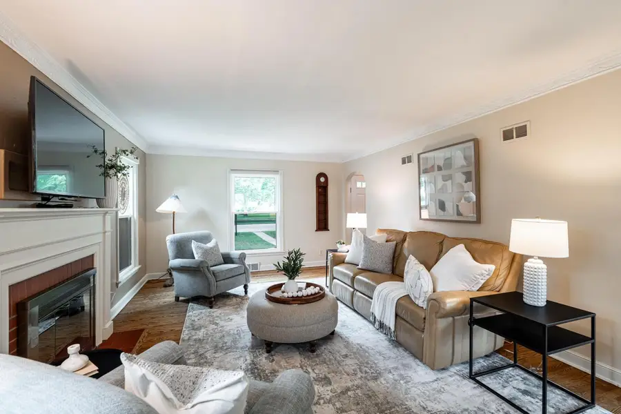 5656 N Milwaukee River PARKWAY, Glendale, WI 53209 - #3