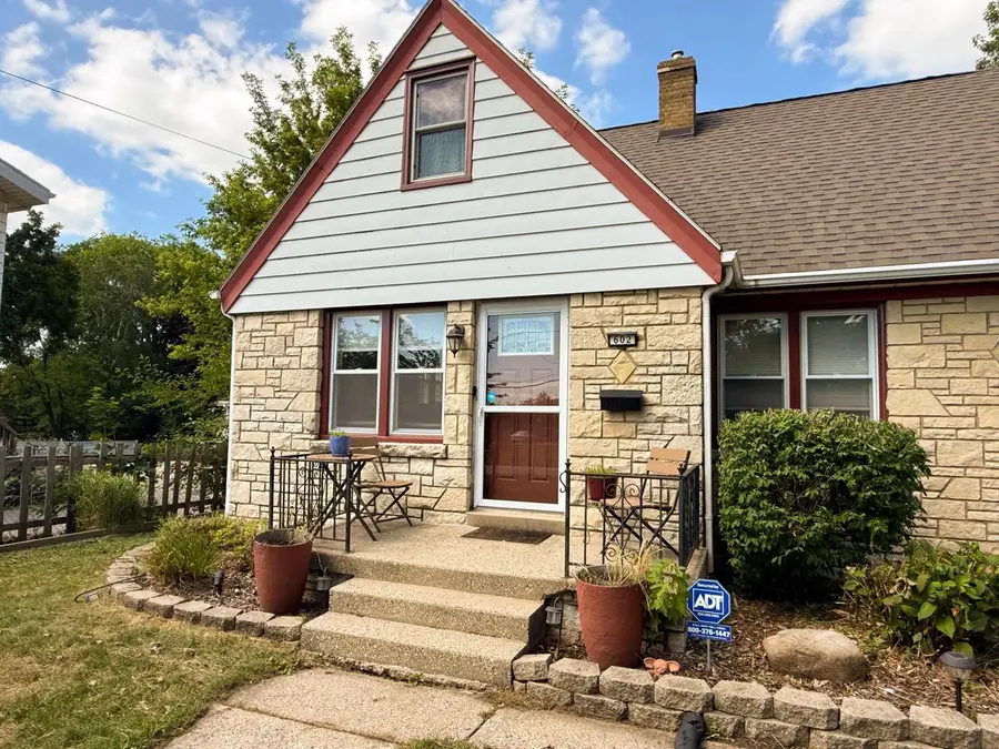 602 E College AVENUE, Waukesha, WI 53186 - #2