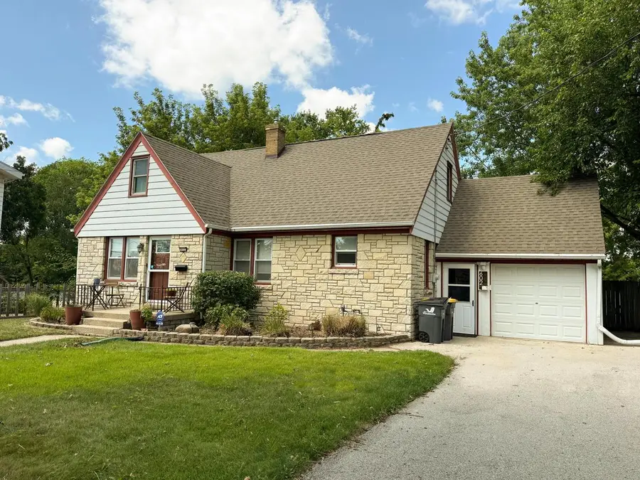 602 E College AVENUE, Waukesha, WI 53186 - #3