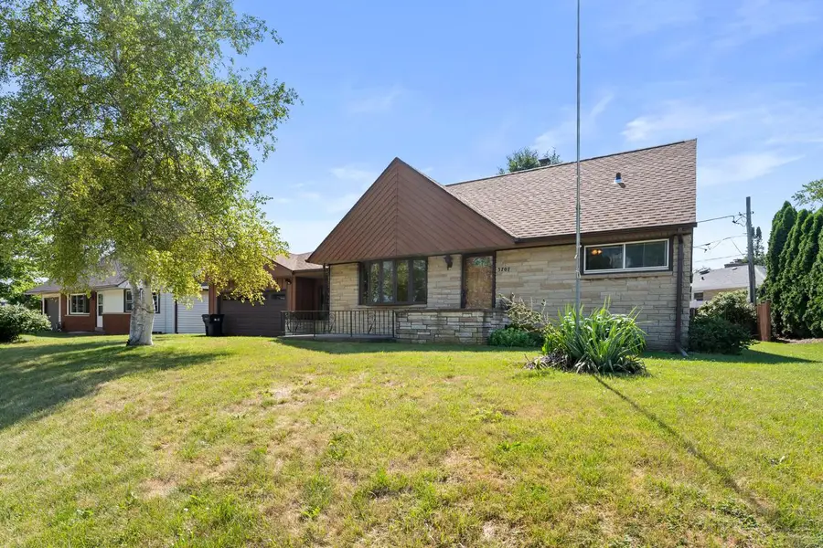 3707 Brooklawn CIRCLE, South Milwaukee, WI 53172 - #2
