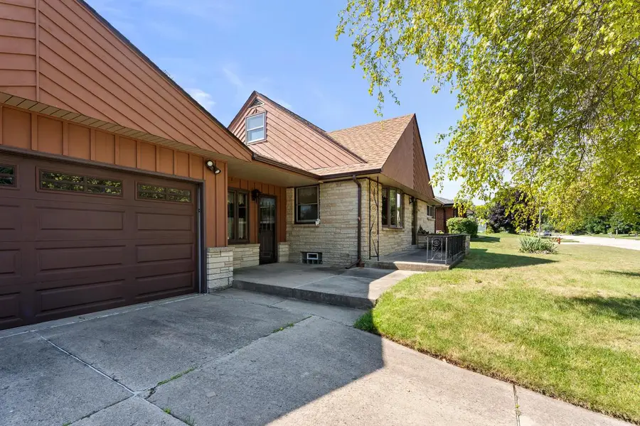 3707 Brooklawn CIRCLE, South Milwaukee, WI 53172 - #3