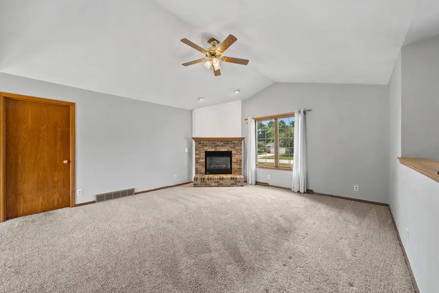 519 Danielson DRIVE, Darien, WI 53114 - #3
