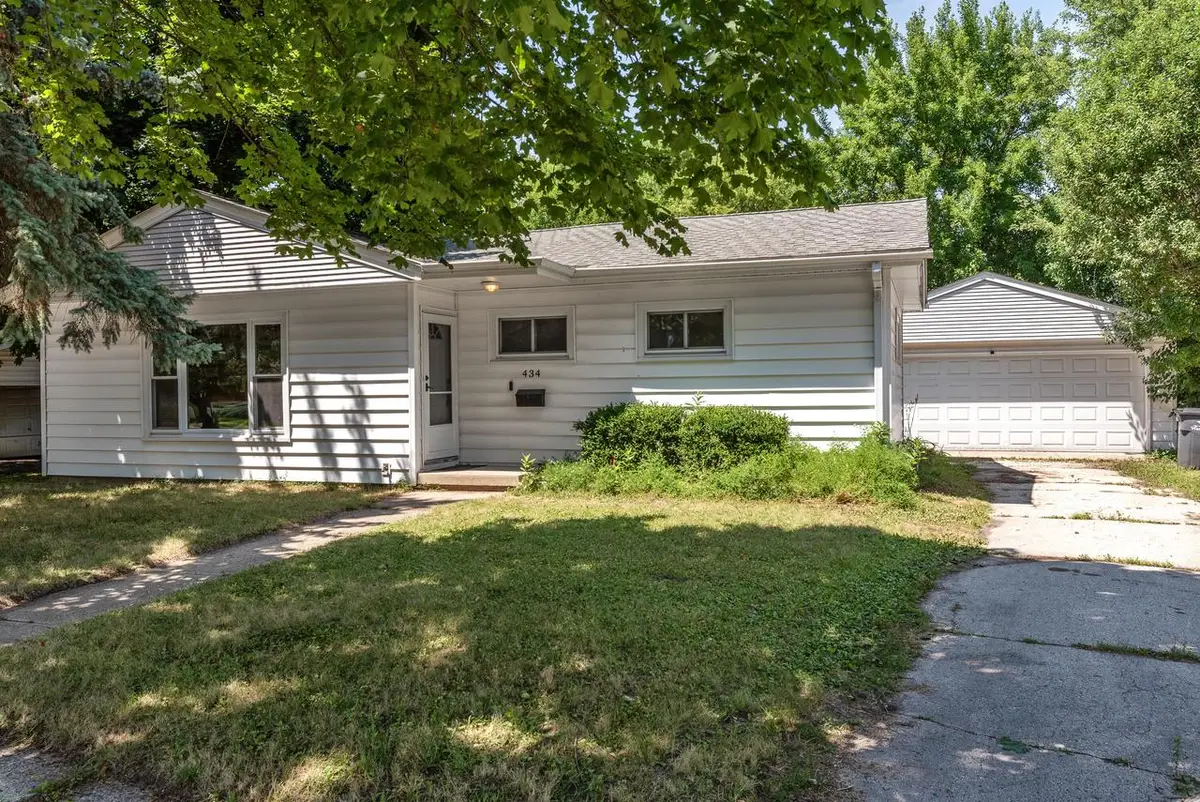 434 Harrison AVENUE, Waukesha, WI 53186 - #1