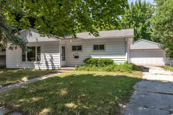 434 Harrison AVENUE, Waukesha, WI 53186