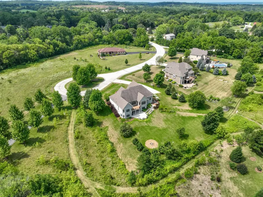 20110 Settlers Hollow LANE, New Berlin, WI 53146 - #2