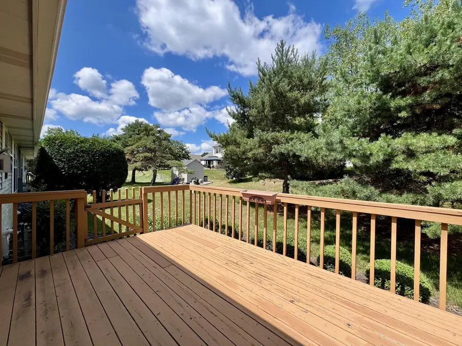 W141N9757 Knollcrest CIRCLE, Germantown, WI 53022 - #3