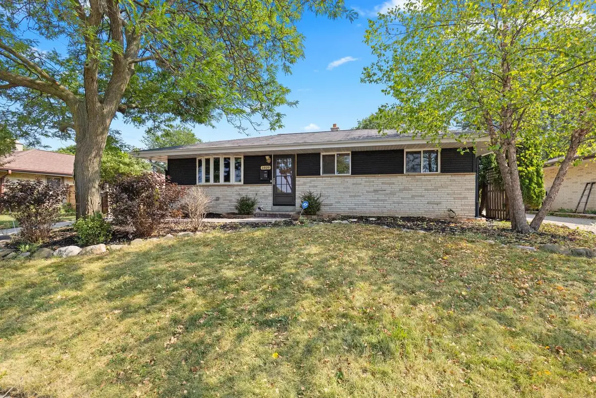1409 W Wanda AVENUE, Milwaukee, WI 53221 - #1