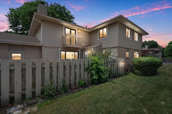 16250 W Coachlight DRIVE, New Berlin, WI 53151