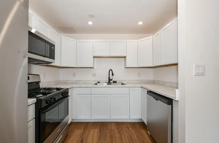 1631 W Edgerton AVENUE #L, Milwaukee, WI 53221 - #3