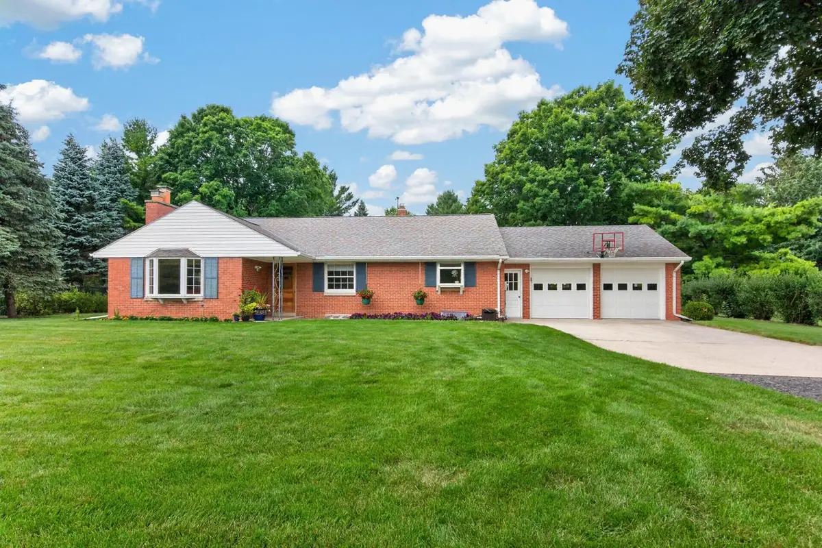 5106 Columbia ROAD, Cedarburg, WI 53012 - #1