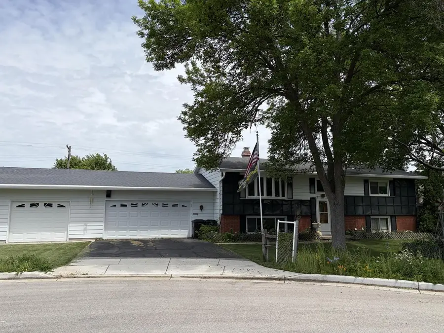 407 Glenview COURT, Fort Atkinson, WI 53538 - #2