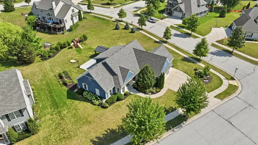 1724 Moccasin TRAIL, Waukesha, WI 53189 - #3