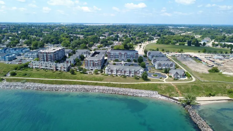 3862 S Lake DRIVE #207, Saint Francis, WI 53235 - #2