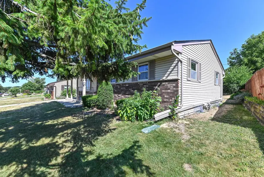 1220 Lakeview AVENUE, South Milwaukee, WI 53172 - #2