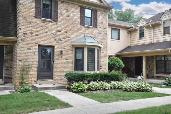 384 Willow Grove DRIVE #F, Pewaukee, WI 53072