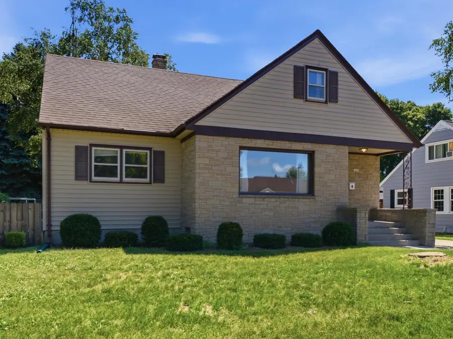 1605 S 18th STREET, Manitowoc, WI 54220 - #2