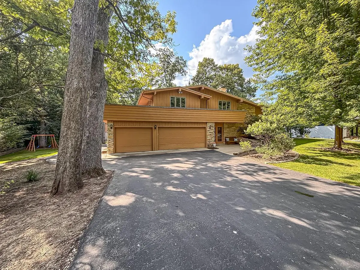 W267N7141 White Oak DRIVE, Sussex, WI 53089 - #1