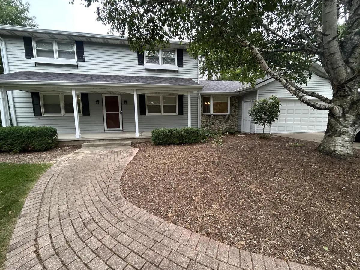 W330N5570 Linden CIRCLE E, Nashotah, WI 53058 - #1