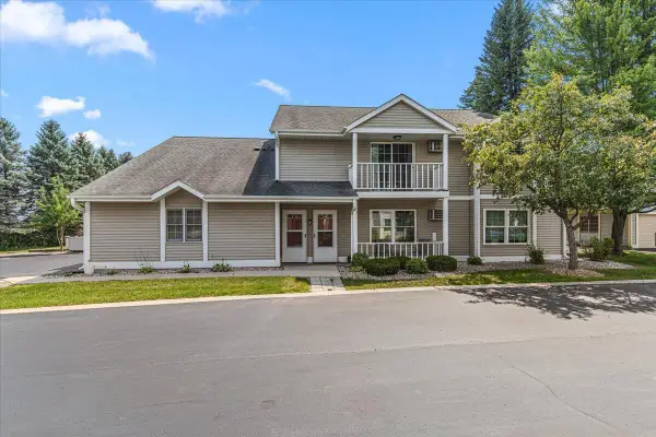 631 Barrington COURT #A, West Bend, WI 53095