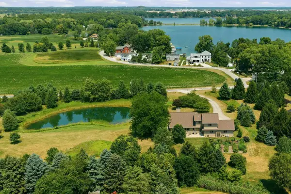 37015 Lower Lake ROAD, Oconomowoc, WI 53066